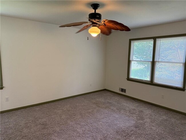Building Photo - 412 Hickory Walk