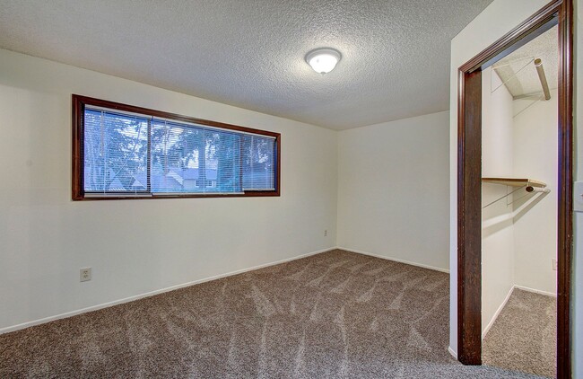 Building Photo - Coveted Cascade Park Area Split Entry Home