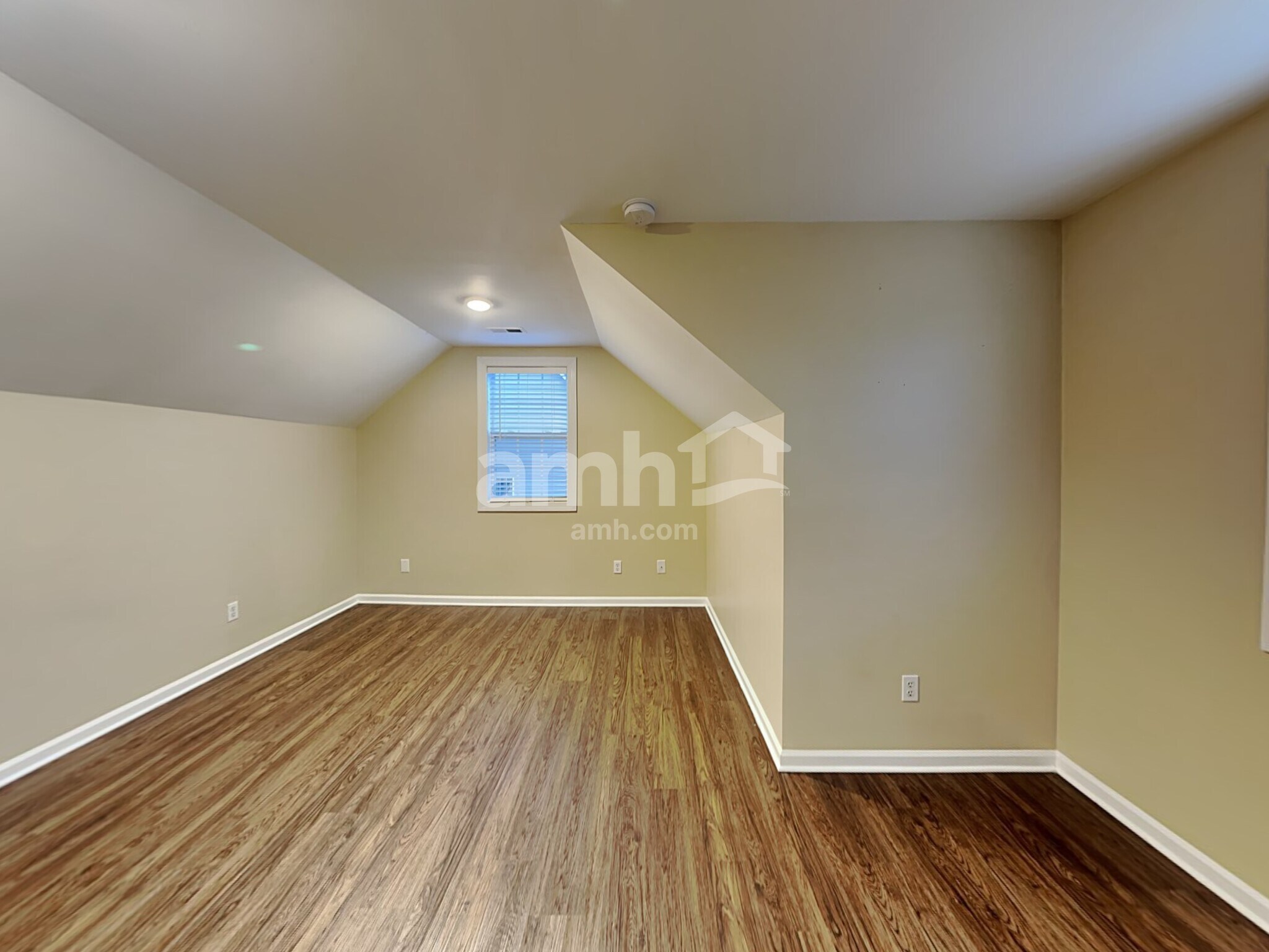 Building Photo - 1009 Loch Lomond Cir