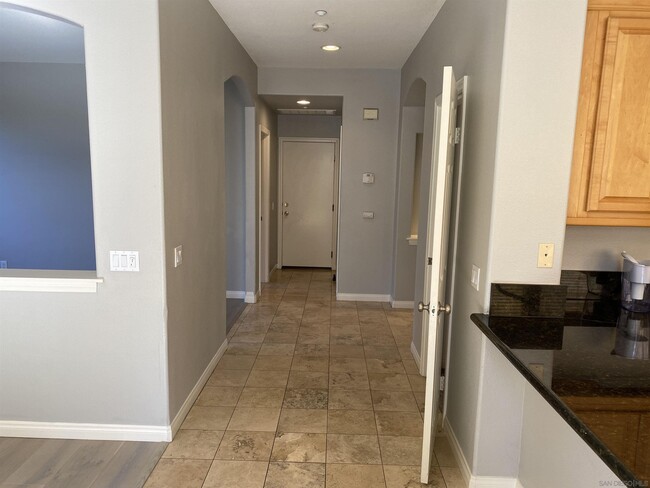 Building Photo - 513 Park Ln
