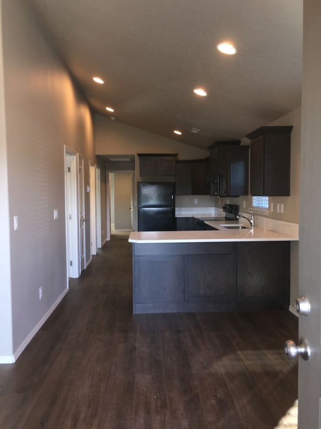 Building Photo - 3 Bedroom / 2 Bathroom Home in SW Redmond