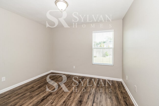 Building Photo - Charming 4BR 2BA Home