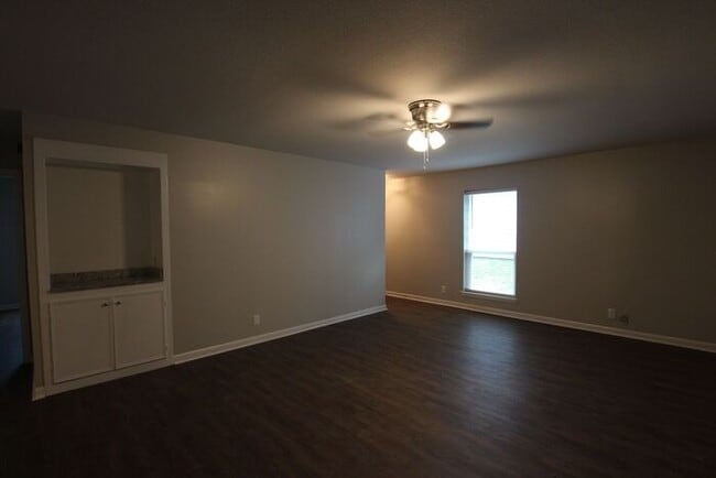 Building Photo - Available Now! Recently remodeled 3/2 in T...