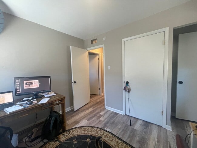 Building Photo - $0 DEPOSIT OPTION. CHARMING 3-BEDROOM HOME WITH LARGE YARD AND EASY ACCESS TO I-25 AND I-225