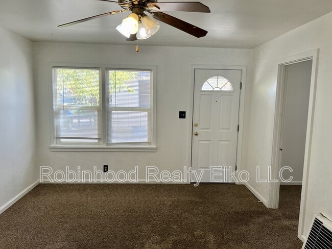 Building Photo - 140 1/2 West Court Street