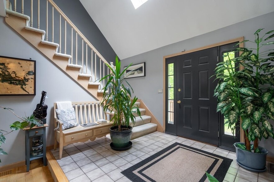 Building Photo - 39 Robertson