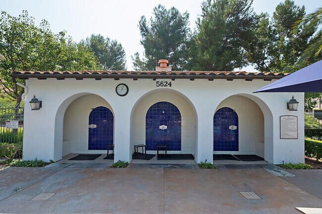 Building Photo - Las Veredas