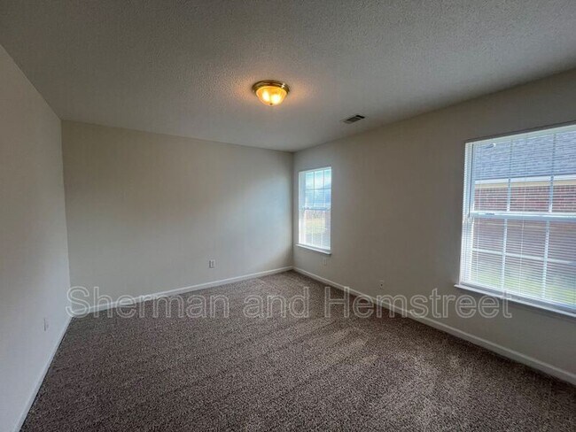 Building Photo - 3404 Thames Pl