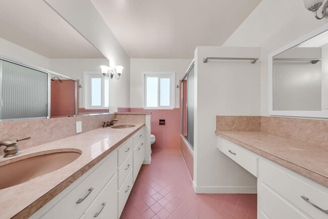 Building Photo - 280 Angelita Ave