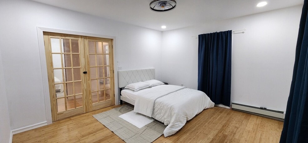 Building Photo - 150 E Walnut St