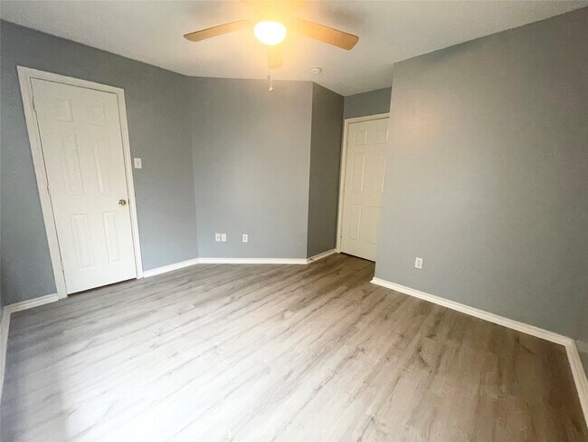 Building Photo - 16854 Carrollton Creek Ln