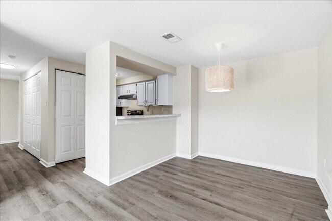 Building Photo - 819 Stratford Way