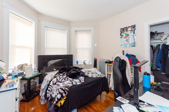 Building Photo - Gorgeous new four bedroom, Stainless steel kitchen, granite counter tops.