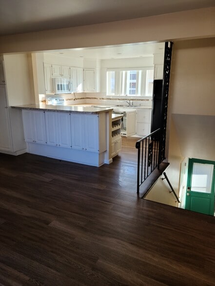 Building Photo - 104 Stanford Ave