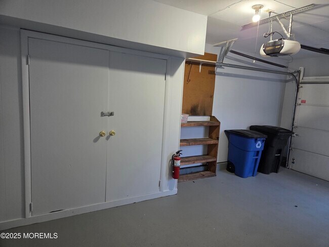 Building Photo - 248 Daffodil Dr