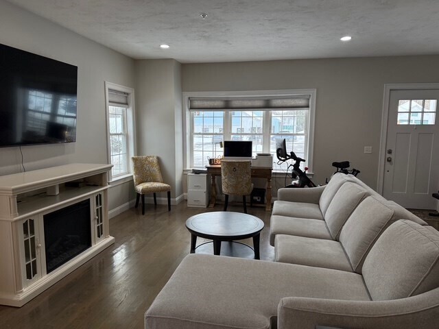 Building Photo - 176 Main St