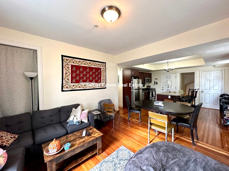 Building Photo - 107 Fisher Ave