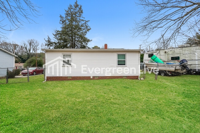 Building Photo - 222 Charles Ave