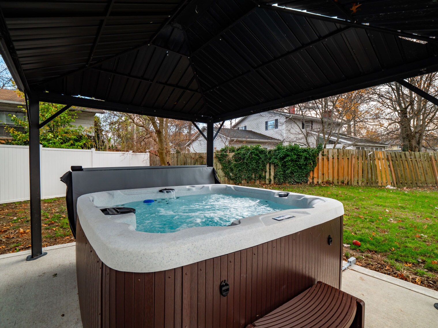 Building Photo - 4861 Pineview Dr