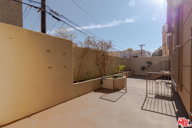 Building Photo - 132 Crescent Dr