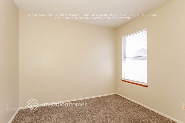 Building Photo - 7934 W Laurel Ln