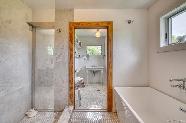 Building Photo - 745 Golf View Ct