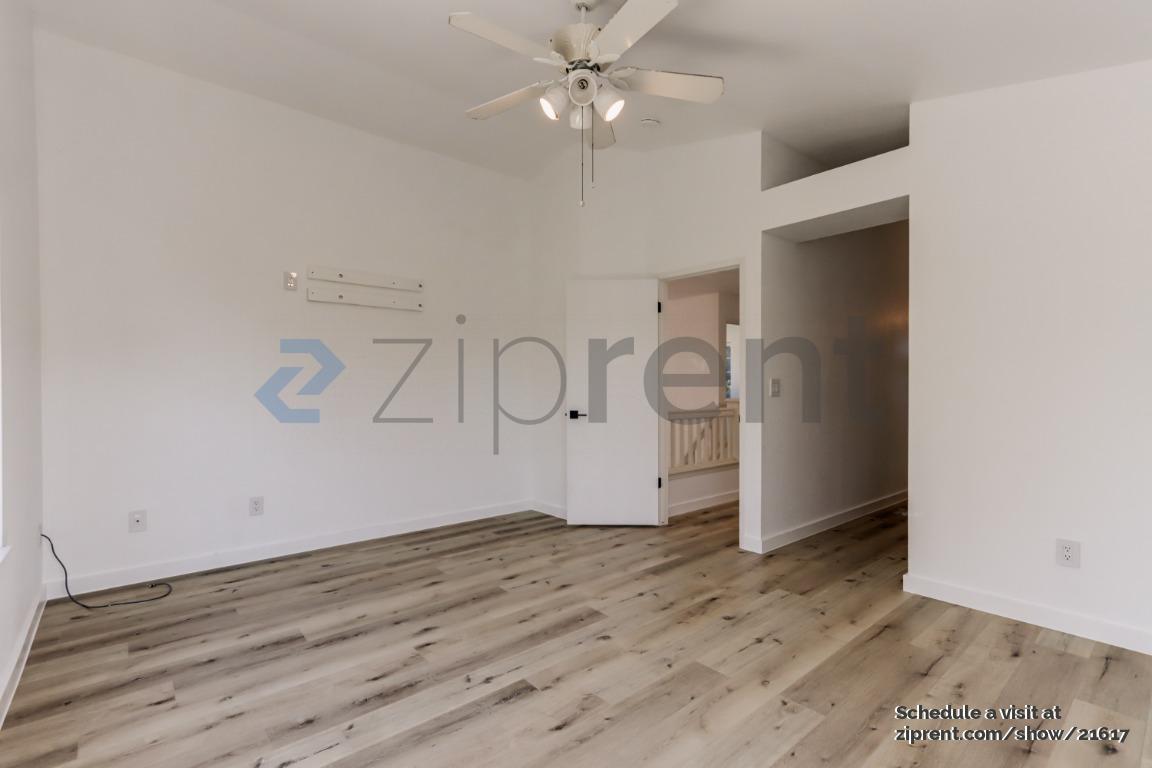 Building Photo - 741 Vinca Ct