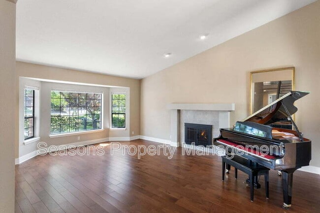 Building Photo - 1688 El Capitan Dr