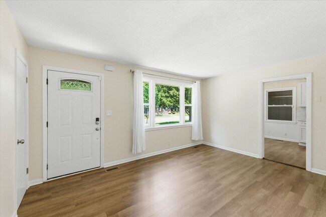 Building Photo - 37 Hillsboro Rd