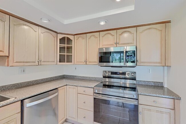 Building Photo - 5390 Woodland Lakes Dr