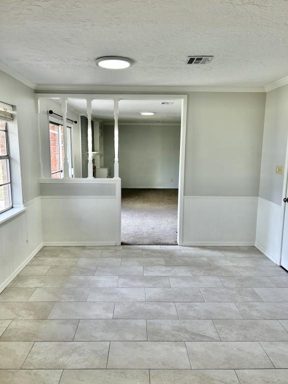 Building Photo - 424 N Webb Ave