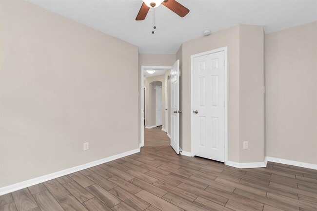 Building Photo - 1715 Parkview Ln