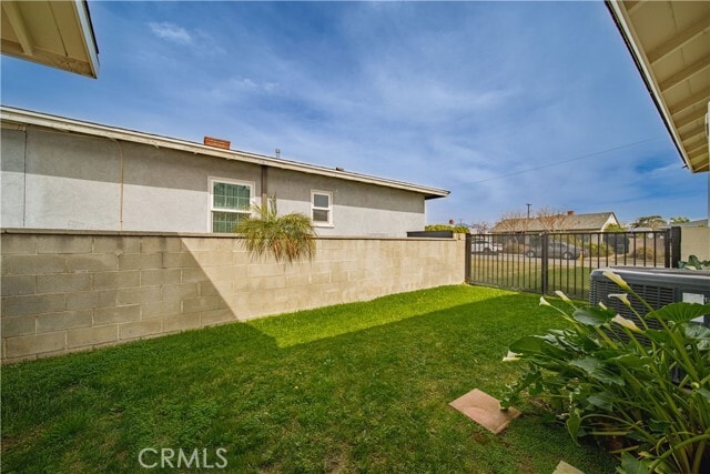 Building Photo - 549 N La Sena Ave