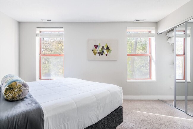 Building Photo - 615 N East St