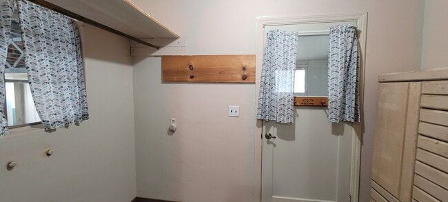 Building Photo - Anderson Home With Lots Of Character!  2 Bedroom 1 Bath With Carport and Shop