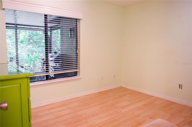Building Photo - 466 Club Dr