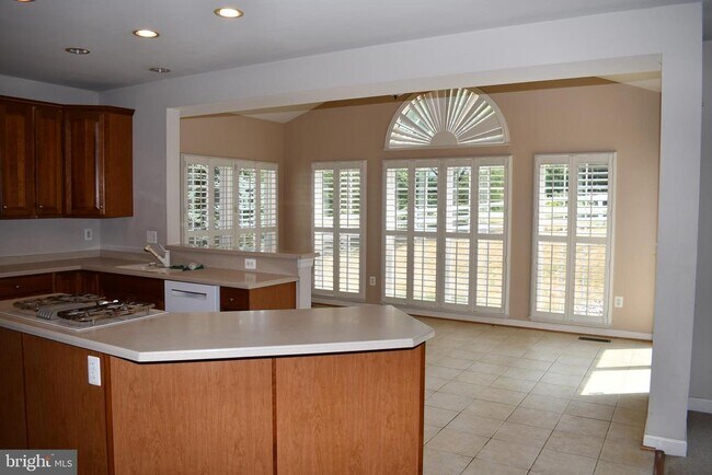 Building Photo - 6 Hollow Creek Cir