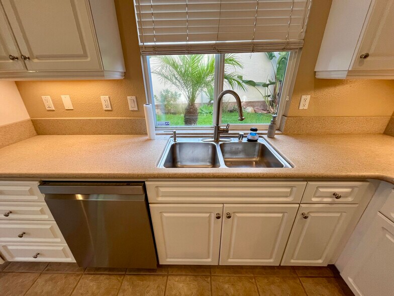 Building Photo - 5538 Coyote Ct