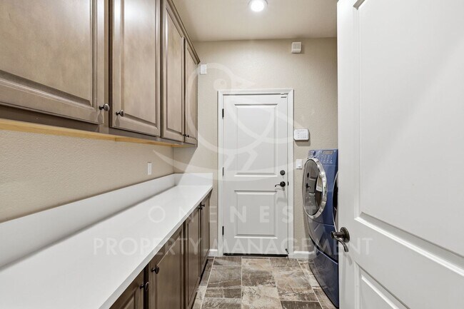Building Photo - 4 bedroom, 3 bathroom - 2473 square feet; Twelve Bridges