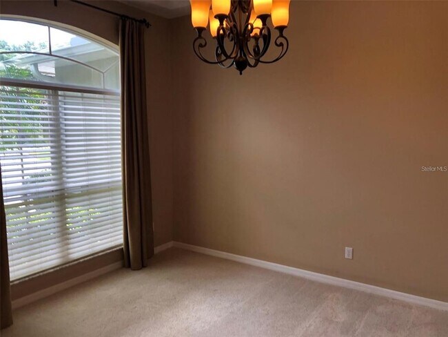 Building Photo - 925 Saza Run