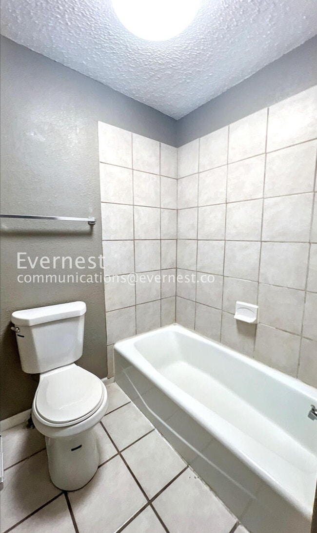 Building Photo - 309 SW Richwood Ln