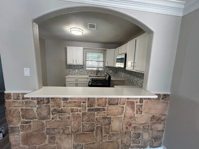 Building Photo - 4915 Heyworth Ave