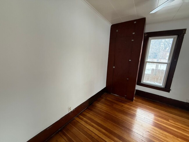 Building Photo - 1/2 OFF 1st MONTH'S RENT - Cozy Home w/ La...