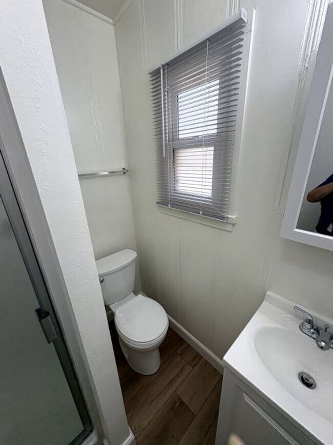 Building Photo - Studio in Downtown Ventura, close to beach!