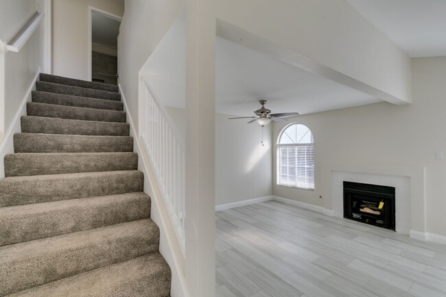 Building Photo - Beautiful 3-Bedroom Townhome in Green Valley!