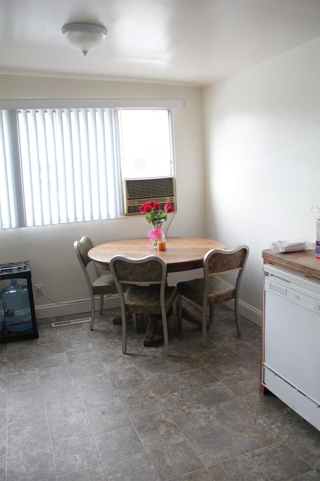 Building Photo - 545 N 800 E