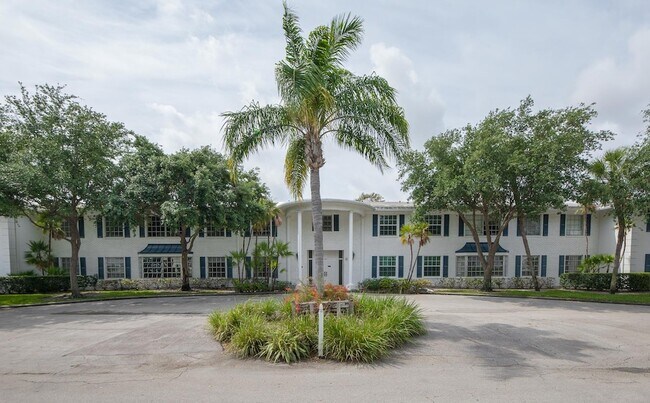 Building Photo - 2260 NE 67th St