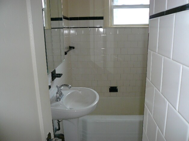 Building Photo - 173 Brooks St