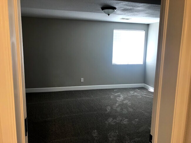Basement Bedroom - 2955 West Stuart Street Unit 7