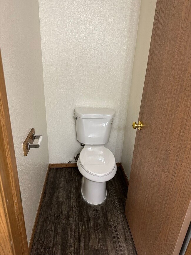 Building Photo - Four Bedroom Apartment